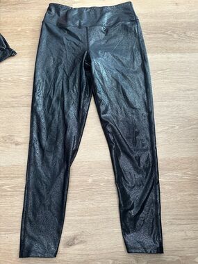 Shimmery Black High-Waist Leggings 7/8